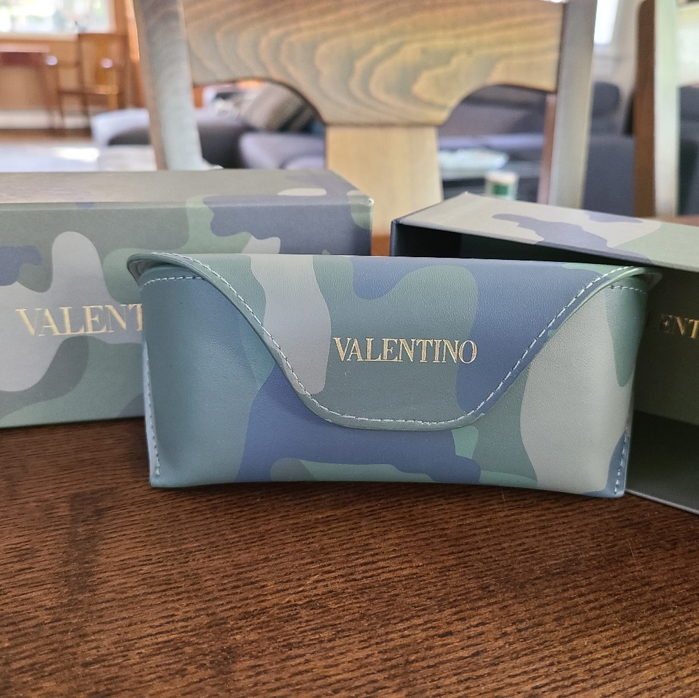 VALENTINO SUNGLASS CASE AND BOX. AUTHENTIC